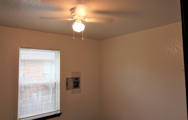 2 beds, 1 bath, 825 sqft, $795, Unit 12B