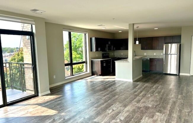 1 bed, 1 bath, 1,056 sqft, $1,900, Unit 410