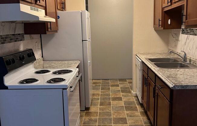 1 bed, 1 bath, 825 sqft, $1,100, Unit 804-220