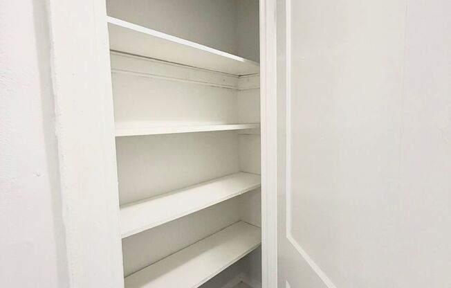 1 bed, 1 bath, $1,050, Unit F4