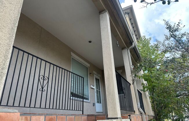2 BED | 2 BATH | GATED BACKYARD | THOMAS SQUARE