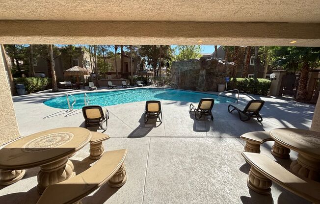 2 beds, 2 baths, $1,495, Unit #2040