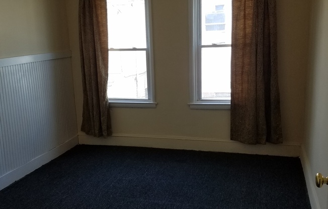 3 beds, 1 bath, $1,400