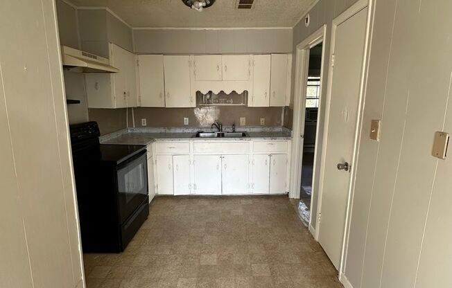 1 bed, 1 bath, 645 sqft, $650, Unit 309 Franklin St.