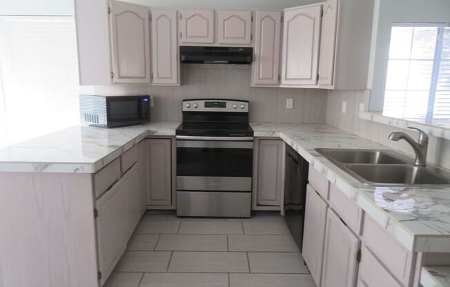 2 beds, 2 baths, $1,700