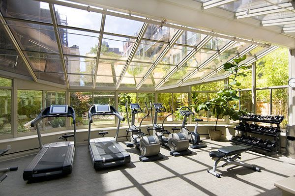 505 W 47 ST