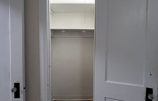 2 beds, 1 bath, 1,245 sqft, $2,000, Unit Old King Edward 58