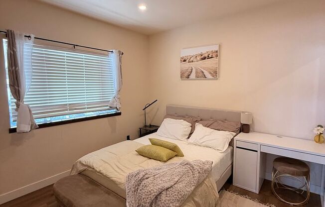 Charming furnished 1BR/1BA Room in Oakland.