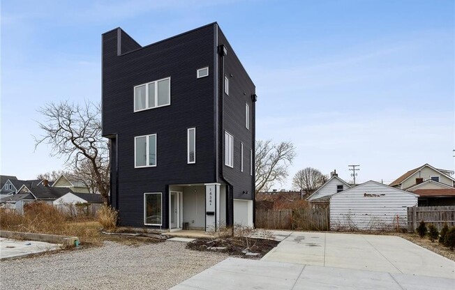1434 W 48 ST