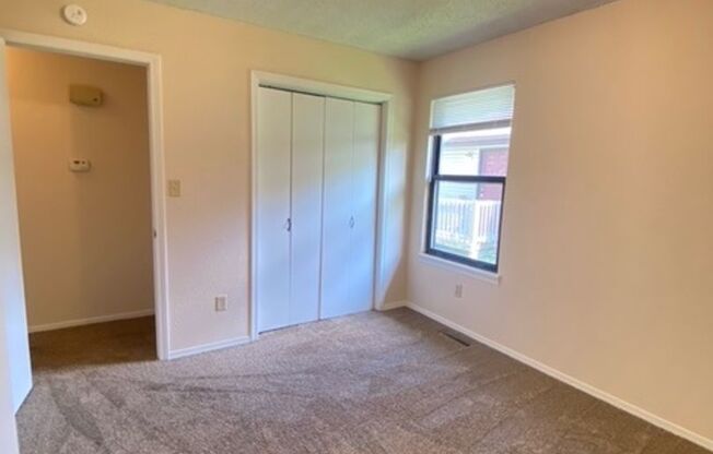 2 beds, 1 bath, $795