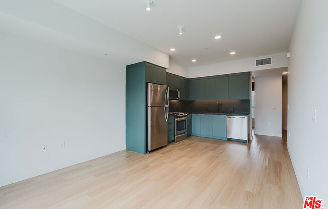 Studio, 1 bath, 569 sqft, $3,395, Unit 718