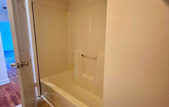 3 beds, 1 bath, $1,200