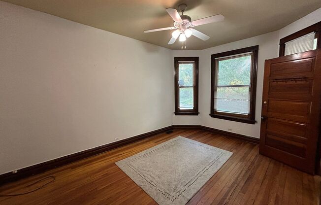 Beautiful Roscoe Village 2 Bedroom Available!