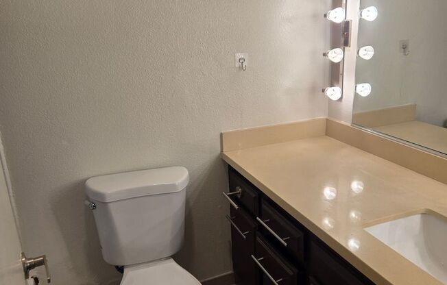2 beds, 2 baths, 998 sqft, $2,462, Unit 203