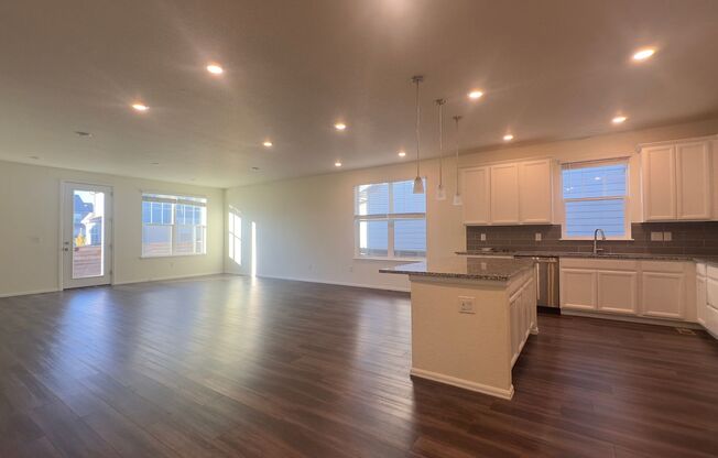 Great House In Fort Collins.  FALL LEASE SPECIAL! - $1000 off your 1st months rent!