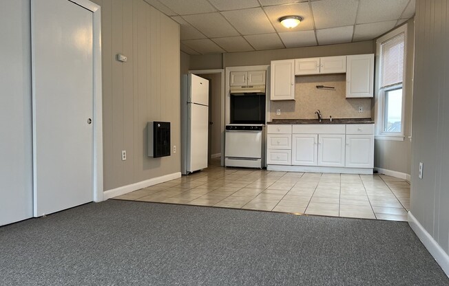 1 bed, 1 bath, 450 sqft, $1,400, Unit 3R