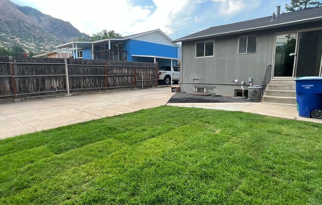 4 Bedroom 2 Bath Duplex-Fenced Yard-Dog Friendly