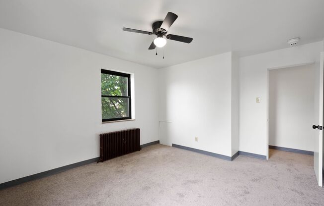 1 bed, 1 bath, 800 sqft, $450, Unit 2117 Brownsville Road - B21