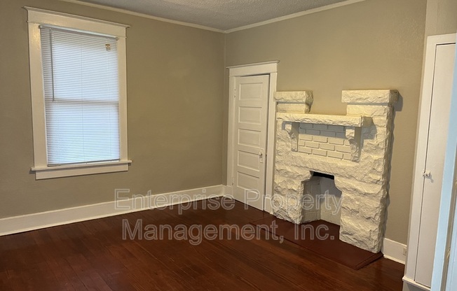 2 beds, 1 bath, $1,150