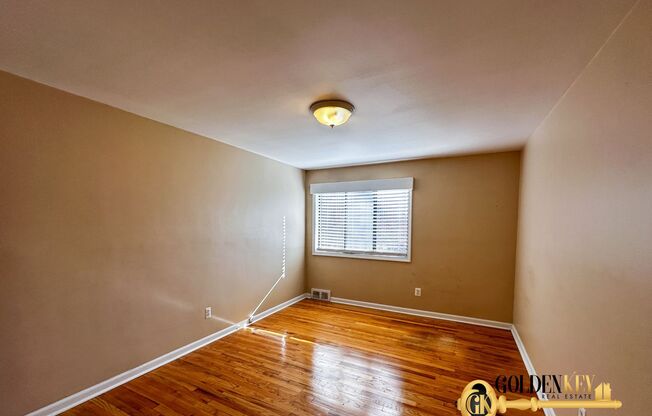 2 beds, 1 bath, $1,400, Unit # 102