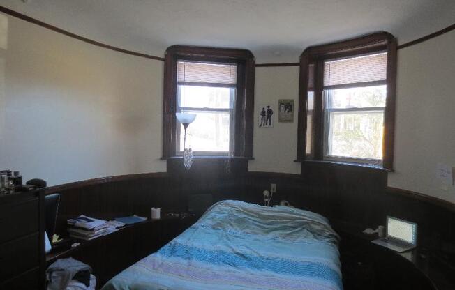 1 bed, 1 bath, $2,300, Unit B1