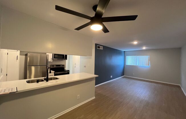 2 beds, 2 baths, 900 sqft, $1,998, Unit 327