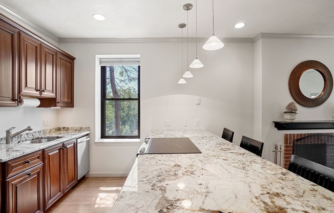 231 W NEWTON
