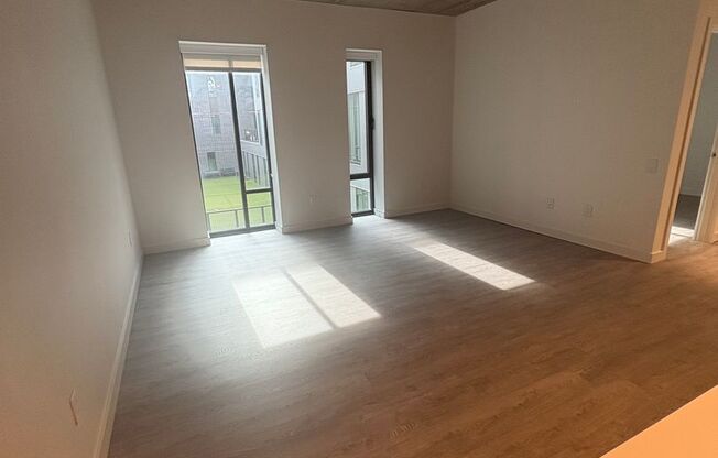 1 bed, 1 bath, 781 sqft, $2,565, Unit 323