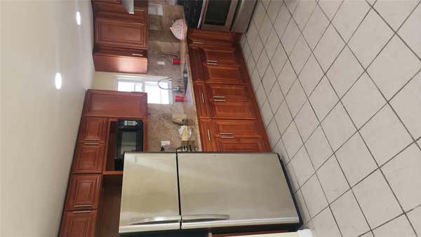 2 beds, 1 bath, 2,400 sqft, $2,700, Unit 3