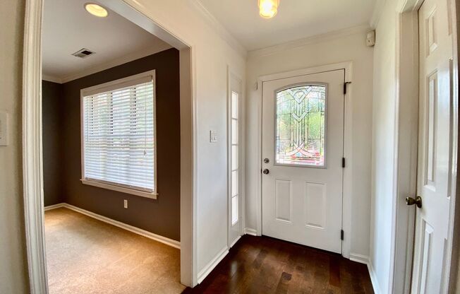 Amazing 3 Bedroom Townhome with Fenced Backyard! Pet Friendly! Ready 08-06-25!