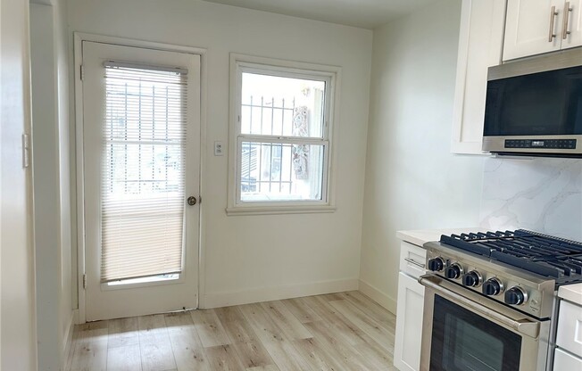 Studio, 1 bath, 450 sqft, $2,550, Unit 1/2