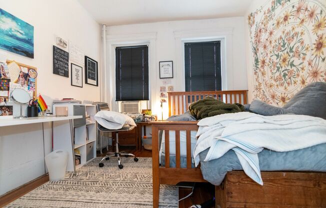 3 beds, 1 bath, $3,200, Unit Unit #9