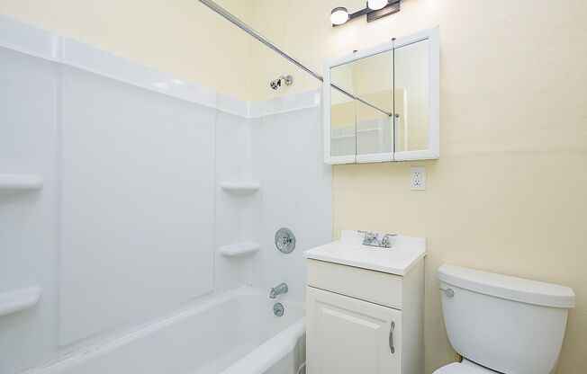 Studio, 1 bath, 359 sqft, $1,195, Unit 203