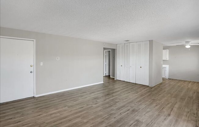 2 beds, 1 bath, 860 sqft, $1,199, Unit 10-06