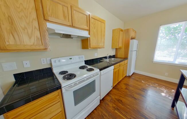 4 beds, 2 baths, $3,100, Unit D