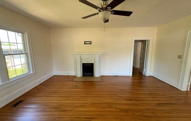 Single Family in Downtown Kings Mountain, NC (Completing Interior Paint and Cleaning)
