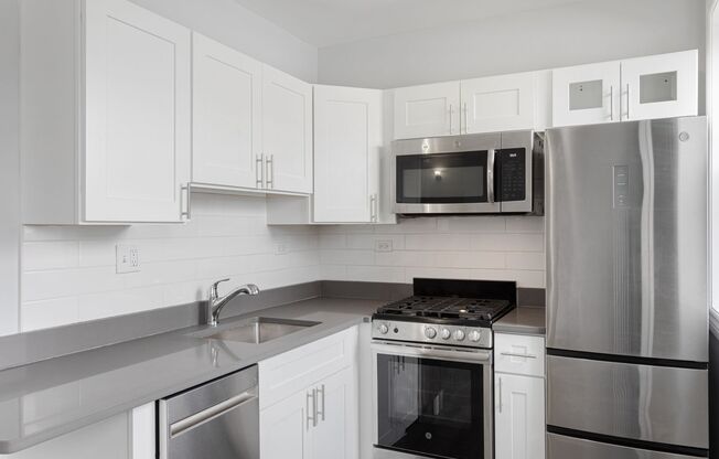 Studio, 1 bath, 313 sqft, $1,450, Unit 410