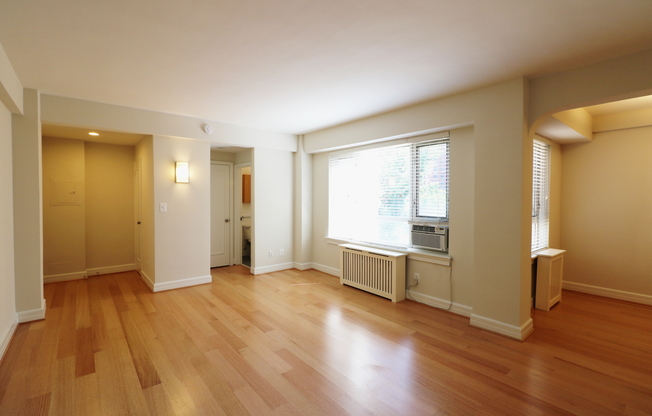 Studio, 1 bath, 450 sqft, $2,185, Unit 401