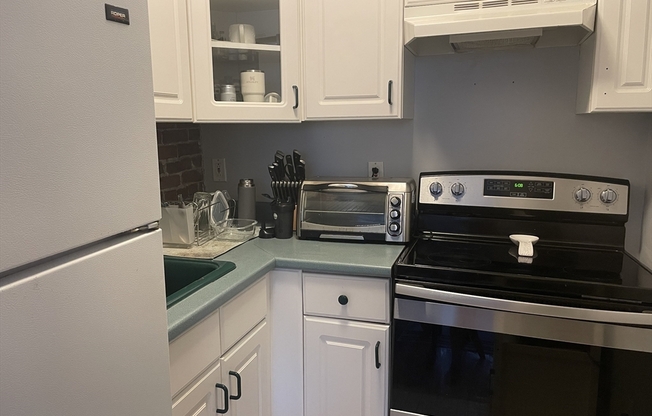 2 beds, 1 bath, 825 sqft, $2,600, Unit 3