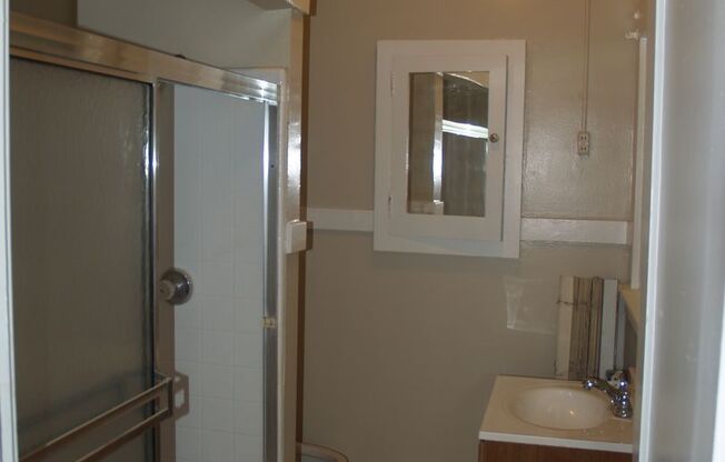 1 bed, 1 bath, $1,750, Unit E1