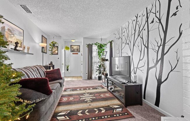 Adorable 2/1 Duplex with Garage! Cute As A Bug! PLEASE READ ENTIRE AD FOR VIEWINGS!