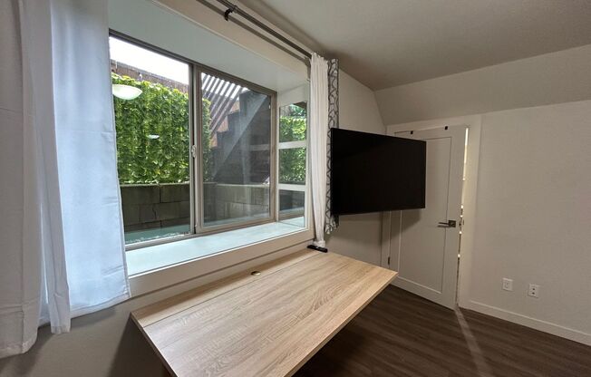 Studio, 1 bath, $1,095, Unit Unit B