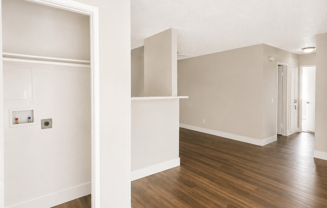 2 beds, 1 bath, 896 sqft, $1,995, Unit 070