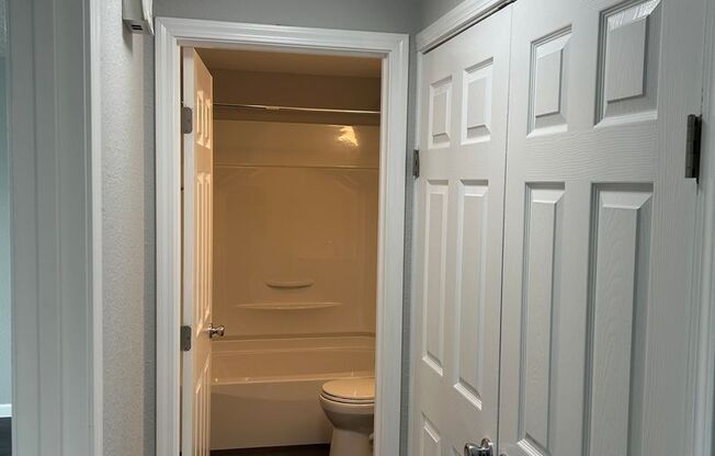 2 beds, 1 bath, 788 sqft, $1,300, Unit 1897F