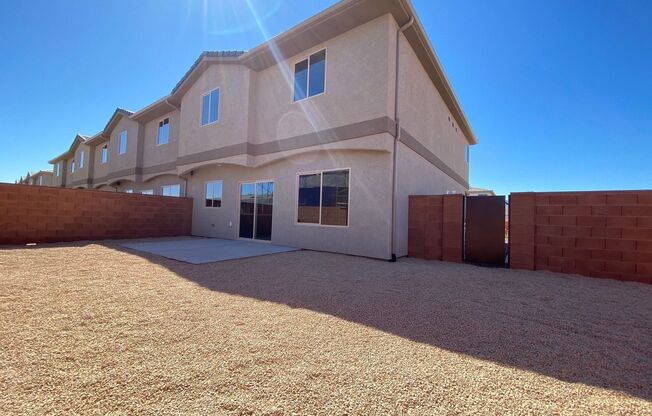 3 beds, 2.5 baths, $2,025, Unit 654