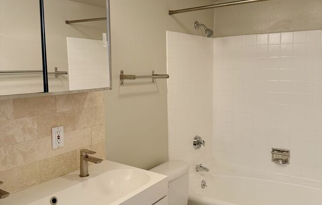 2 beds, 1 bath, 856 sqft, $1,825, Unit 505