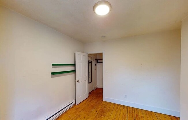 3 beds, 1 bath, $4,800, Unit 1