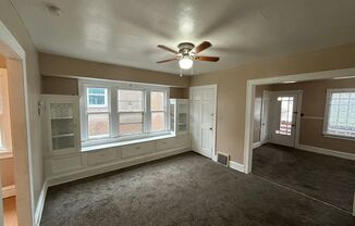 2 beds, 1 bath, $800, Unit 3556 W 63rd St UP