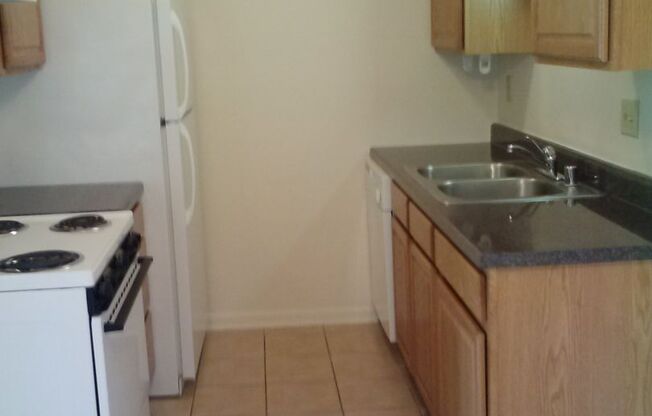 2 beds, 1 bath, 750 sqft, $1,029, Unit 3303 - 9
