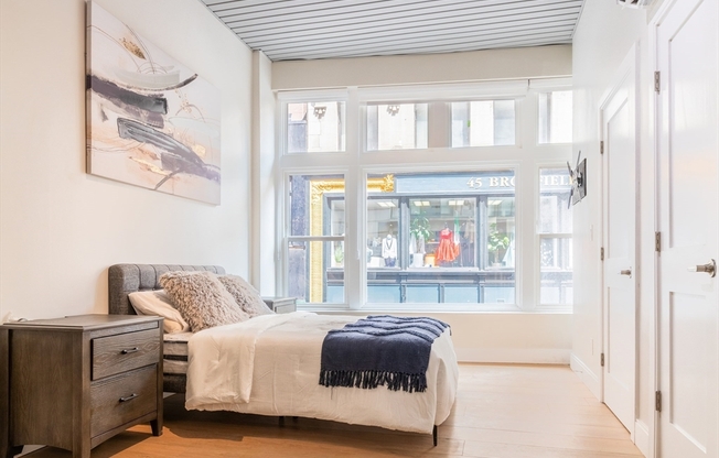44 BROMFIELD ST